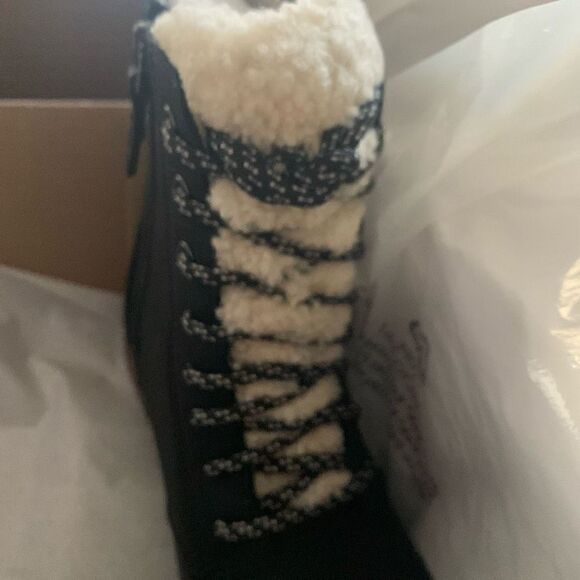 Sorel | Emelie Shearling Short Lace Up Boots - Picture 7 of 10